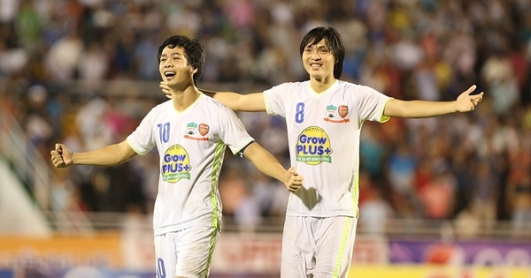 VIDEO: Màn trình diễn ấn tượng của Công Phượng trước U21 Việt Nam