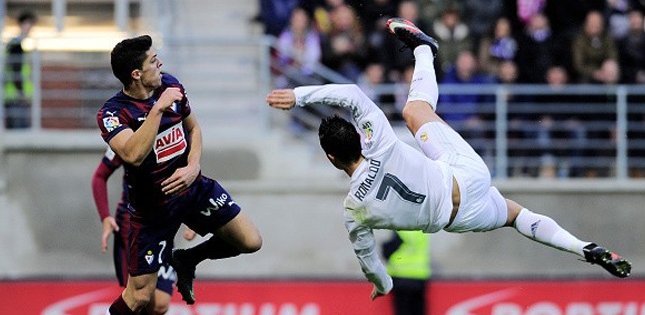 Song sát Bale - Ronaldo giúp Real chiến thắng Eibar