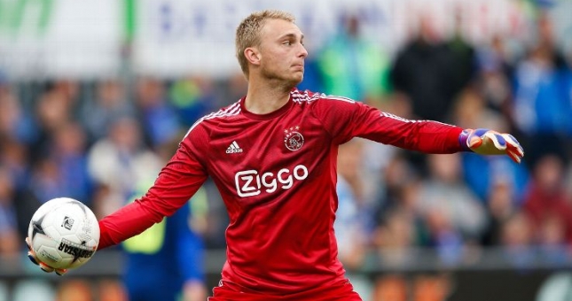 VIDEO: Pha kiến tạo không tưởng của thủ môn cho tiền đạo đối phương