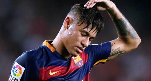 Neymar chấn thương trong ngày nhận giải thưởng cá nhân