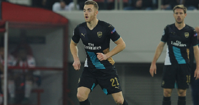 Everton nhắm Chambers thay thế Stones