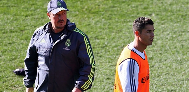 Ronaldo nổi giận vì bị Benitez chê... đá phạt kém