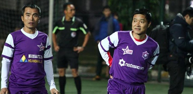 Danh thủ Hồng Sơn ghi bàn trong trận đấu ủng hộ ca sĩ Trần Lập