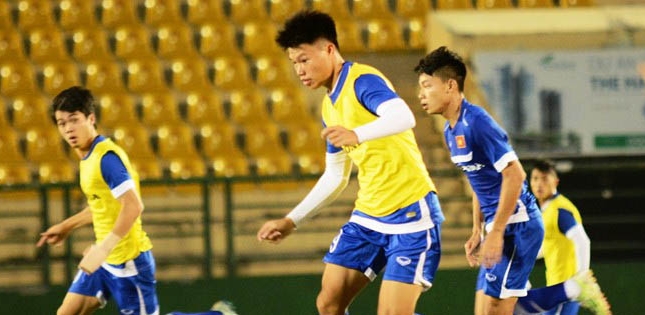 Tiền đạo của U23 Việt Nam dính chấn thương