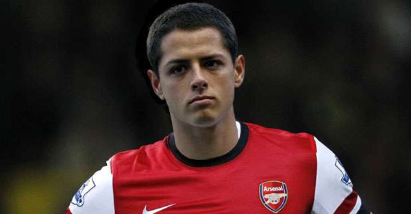 Bayer Leverkusen trả lời Arsenal vụ Chicharito