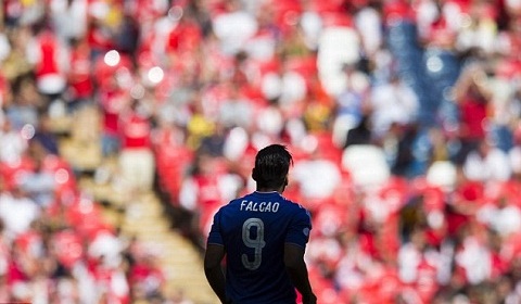 Cầu thủ từng khoác áo MU và Chelsea trở về Pháp tập luyện