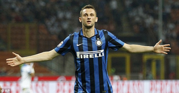 Arsenal để ý cùng lúc hai cầu thủ của Inter Milan