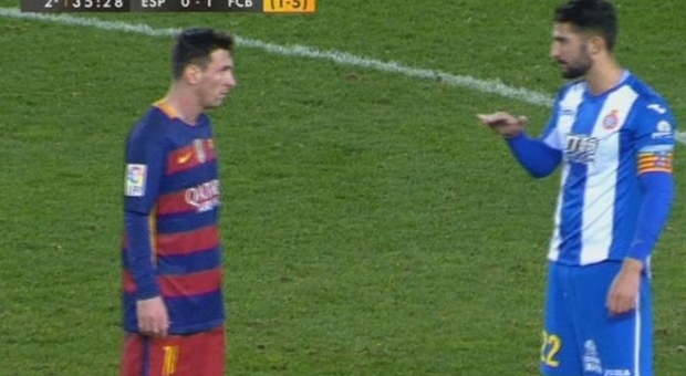 Messi bị đối thủ derby đả kích