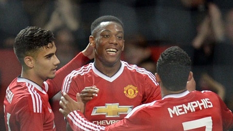 Bất ngờ với đội hình trong mơ của fan MU