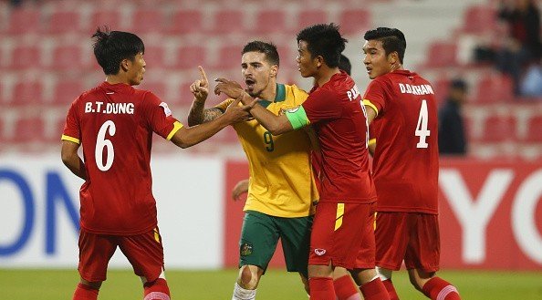VIDEO: Những pha bóng thô bạo ở trận U23 Việt Nam - U23 Australia