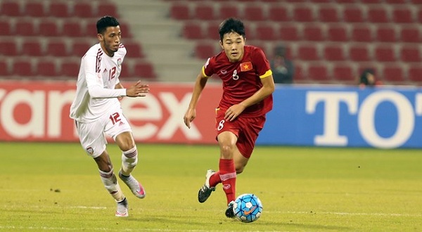 Bố Xuân Trường không hài lòng với trọng tài chính