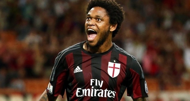 Luiz Adriano bất ngờ ở lại AC Milan