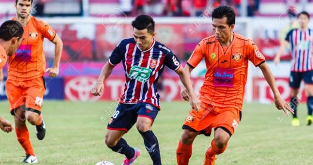 Đội bóng của 'Messi Thái' chính thức xuống hạng