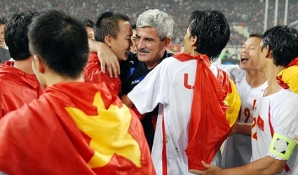 Calisto sẵn sàng ngồi 'ghế nóng' nếu VFF ngỏ lời