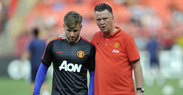 Luke Shaw và Ashley Young trở lại tập luyện