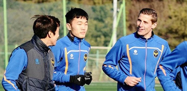 Đội bóng của Xuân Trường thua trên đất Nhật