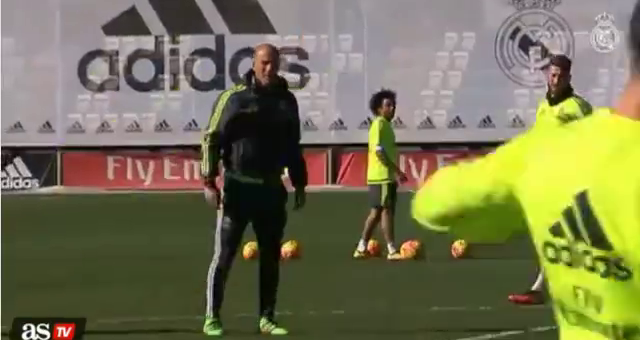 VIDEO: Pha ghi bàn ngẫu hứng của Jese Rodriguez trên sân tập Real