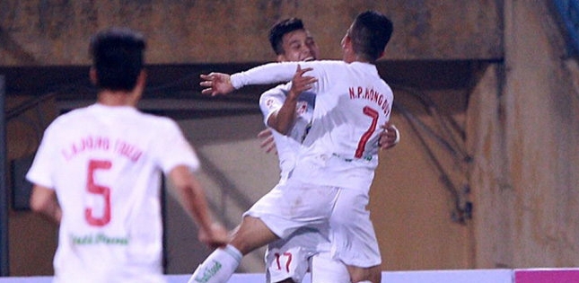 Thắng đậm Hà Nội, HAGL dẫn đầu BXH V-League