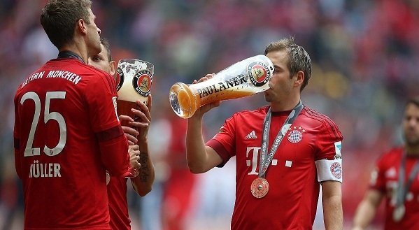 Khám phá mới: Bia là một thứ ‘doping’ lợi hại trong bóng đá