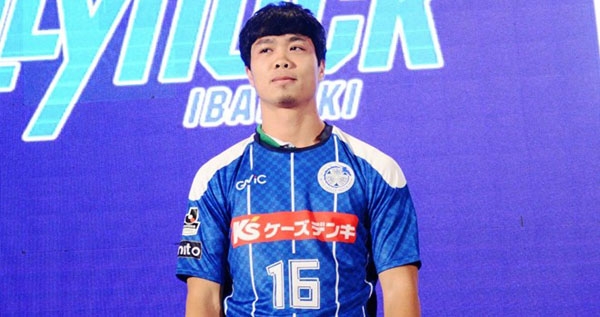 Công Phượng tích cực tập luyện trên đất Nhật