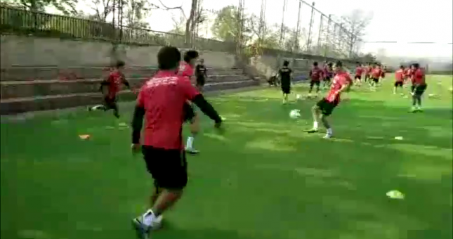 VIDEO: Bài tập phối hợp 1 chạm mãn nhãn của Messi Thái và đồng đội