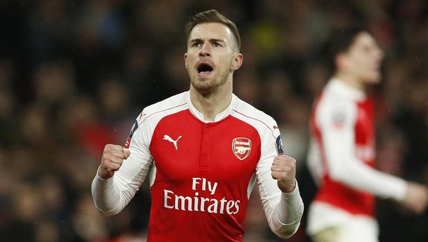 VIDEO: Ramsey lập siêu phẩm mãn nhãn vào lưới Tottenham