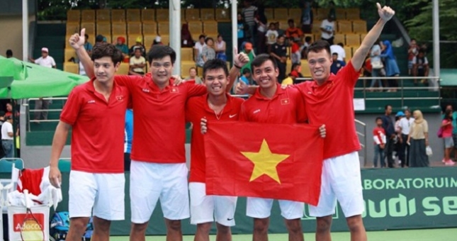 Tuyển quần vợt VN nhận thưởng sau chiến tích tại Davis Cup 2016