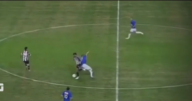 Video: Những pha solo kinh điển của bóng đá thế giới