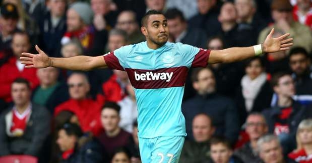 Sao West Ham ngỡ ngàng trước bàn thắng của chính mình trong trận gặp MU