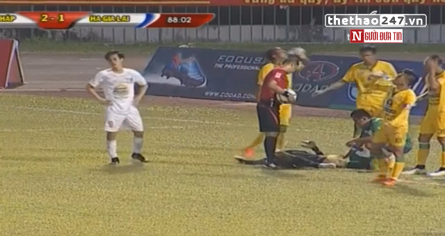 VIDEO: Những pha câu giờ của Đồng Tháp trước HAGL