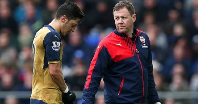 Arsenal mất nhạc trưởng sau trận thắng Everton