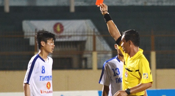 VCK U19 QG: Khi thẻ đỏ xuất hiện tại giải trẻ