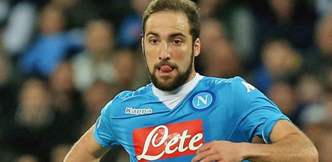 Man Utd gây sốc với 74 triệu bảng cho Higuain