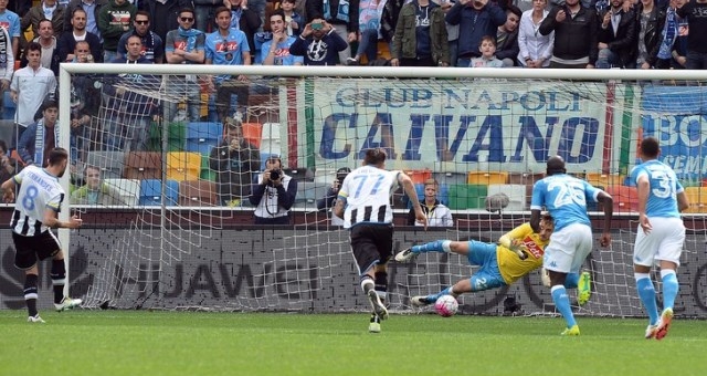 Video bàn thắng: Udinese 3-1 Napoli (Vòng 31 - Serie A)