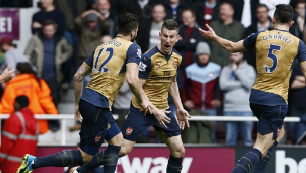 VIDEO: Koscielny gỡ hòa đầy kịch tính cho Arsenal