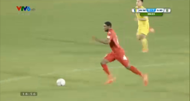 VIDEO: Pha solo ghi bàn từ giữa sân của tiền đạo Bình Dương vs Hà Nội T&T