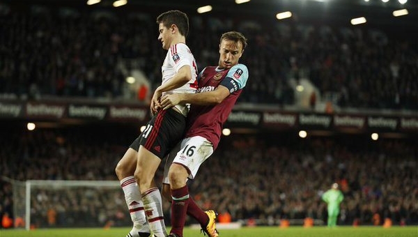 VIDEO: Tình huống 'cảm động' của tiền vệ West Ham với Ander Herrera