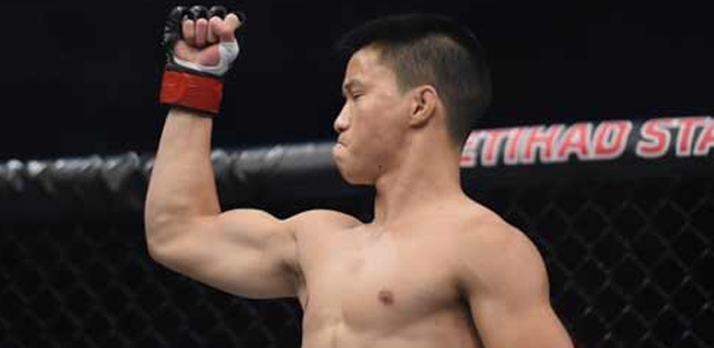 Tay đấm gốc Việt lọt top 15 UFC