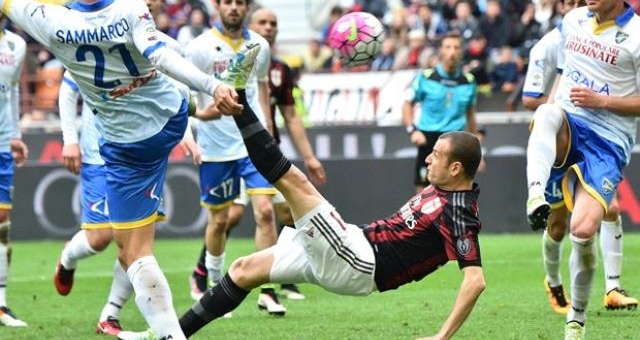 Video bàn thắng: AC Milan 3-3 Frosinone (Vòng 36 - Serie A)