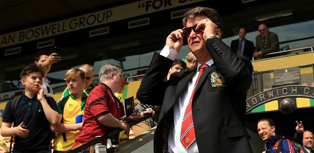 Van Gaal nguyện làm fan Arsenal vì mục tiêu top 4 của MU