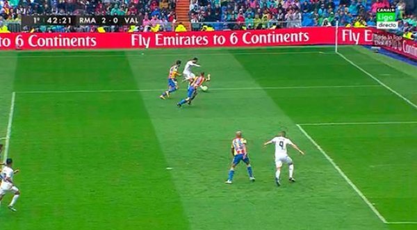 VIDEO: Bàn thắng trong tư thế việt vị rõ ràng của Benzema