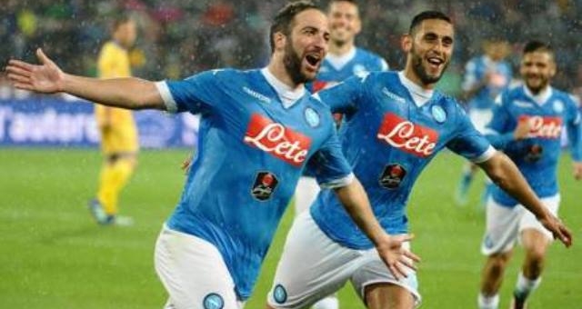 Video bàn thắng: Napoli 4-0 Frosinone (Vòng 38 - Serie A)