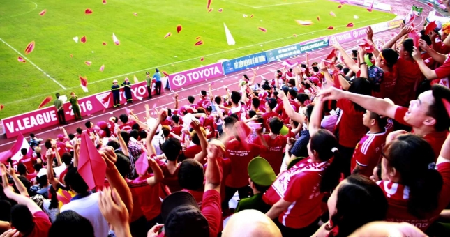 VIDEO: Cách ăn mừng có 1 không 2 của CĐV Hải Phòng