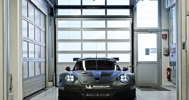 Porsche trình làng mẫu siêu xe đua 911 RSR