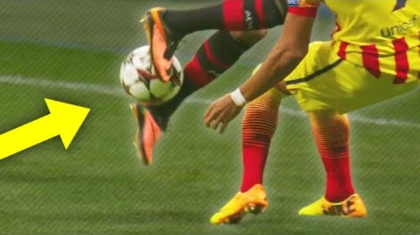 VIDEO: Siêu phẩm 'gắp bóng cầu vồng' ảo diệu nhất từng thấy