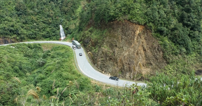 [Video] Kinh nghiệm 'sống còn' khi lái xe trên đường đèo