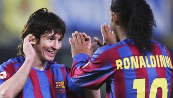 VIDEO: Sao nhí Barca tái hiện màn phối hợp kinh điển Ronaldinho - Messi