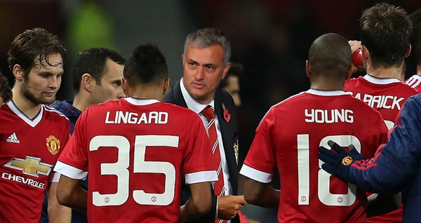 Chia tay 4 cầu thủ, Mourinho lập tức đưa về ‘Eto'o mới’