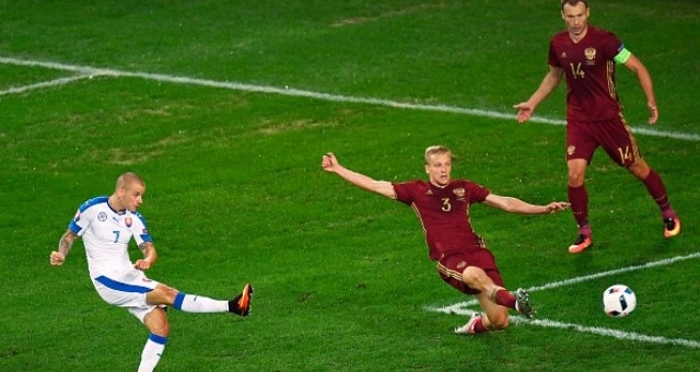 VIDEO: Vladimír Weiss xử lý bình tĩnh mở tỷ số cho Slovakia