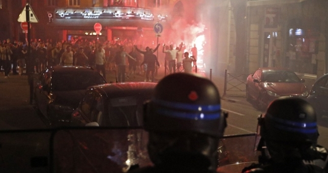 VIDEO: Ăn mừng ĐT Nga thua trận, 36 CĐV của Anh bị bắt giữ